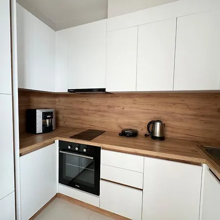 R Apartman