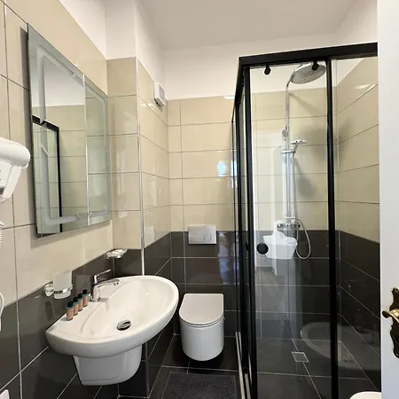 R Apartman *