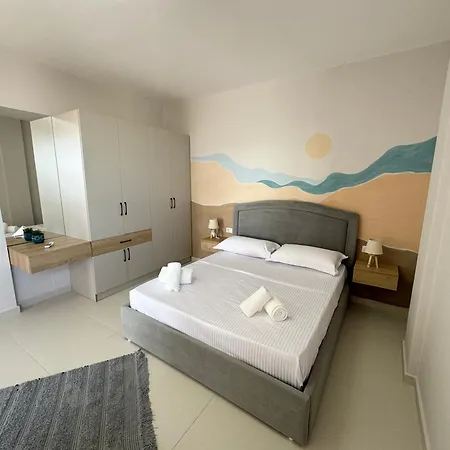 R Apartman *