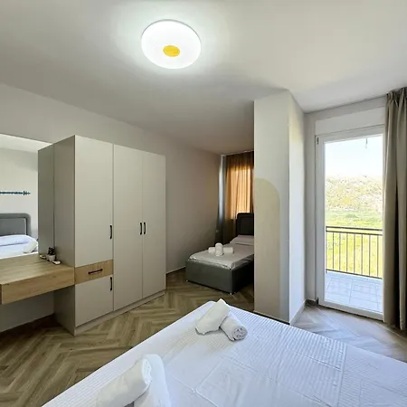 R Apartman *
