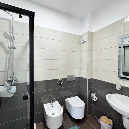R Apartman *