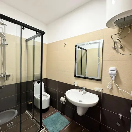 Apartman R *