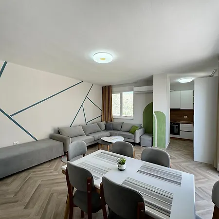 R Apartman Shëngjin