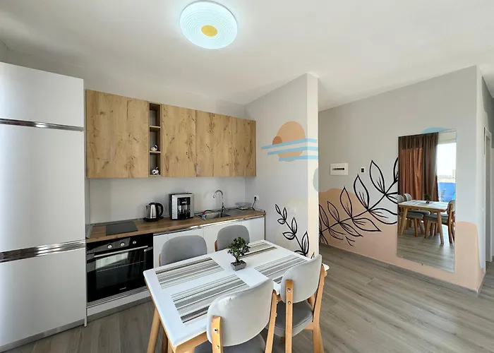R Apartment *